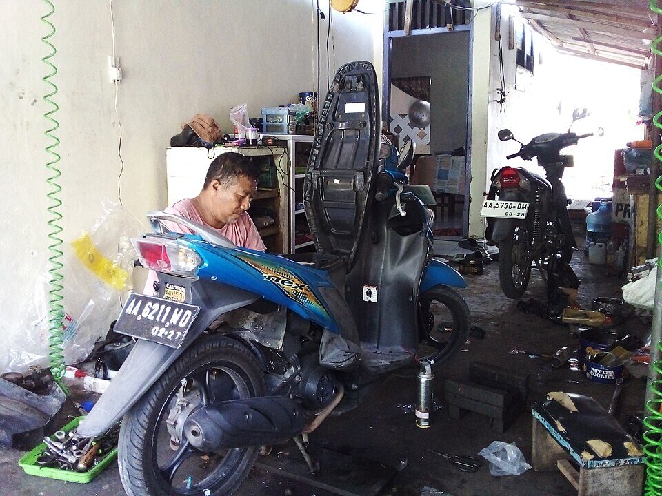 Bengkel servis sepeda motor