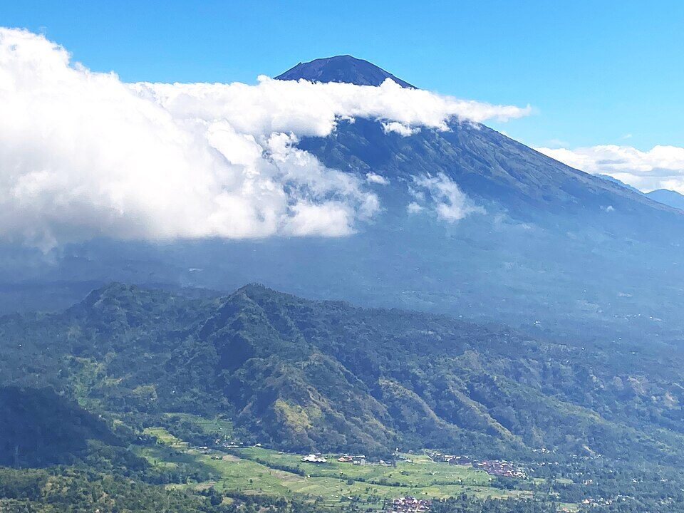 Gunung Agung, gunung tertinggi di Bali